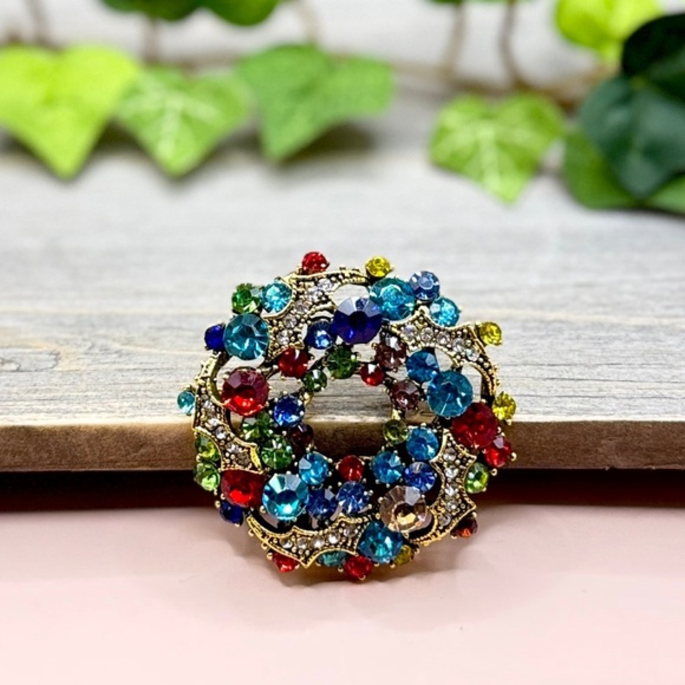 🌻 3/$25 Classic Rhinestone Round Flower Brooch